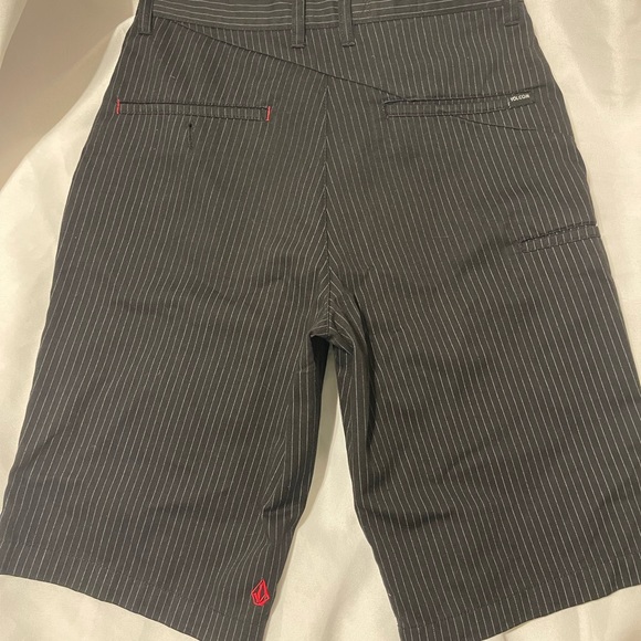 Volcom pinstripe shorts - Picture 2 of 3